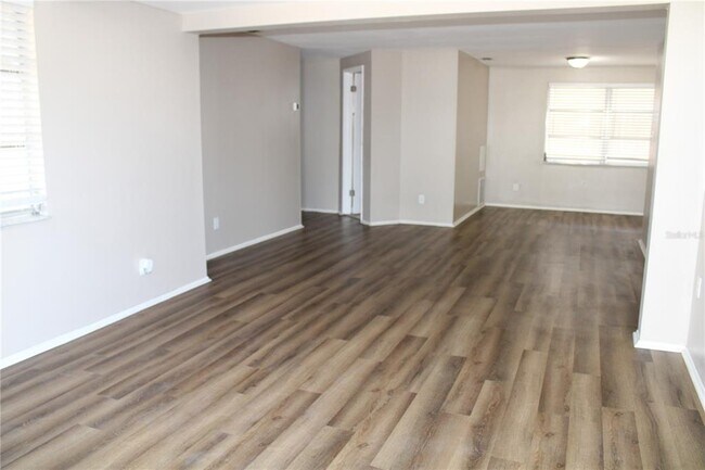 Foto del edificio - 10512 121st Ave