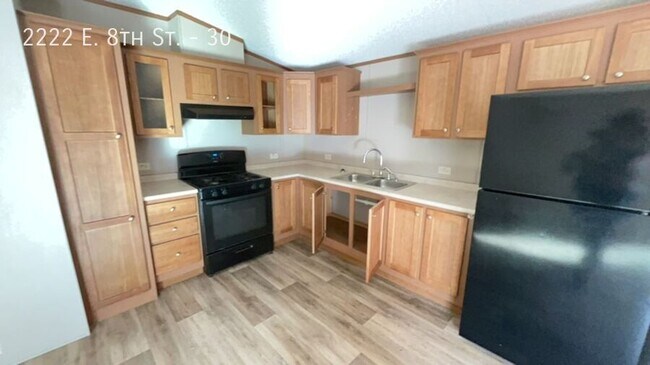 Foto del edificio - 2222 E 8th St