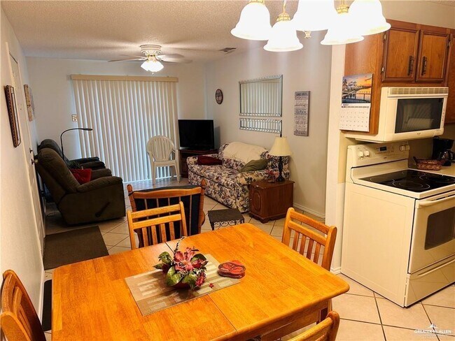 Foto del edificio - 10 Evergreen Ave