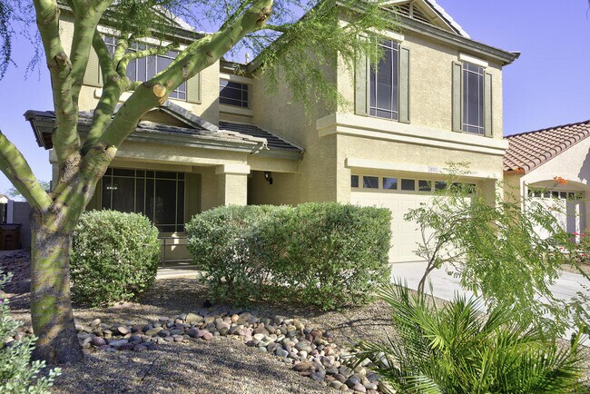Foto del edificio - BEAUTIFUL 4 BED 2.5 BATH, OVER 2300SQFT., ...