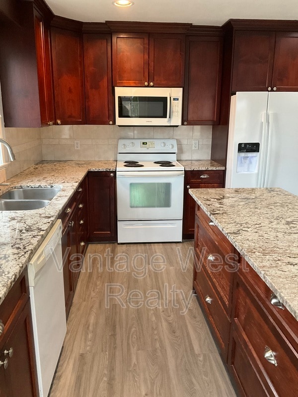 Building Photo - 2205 Majoros Rd