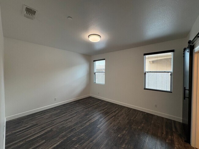 Building Photo - Tulare Home for Rent Available now!