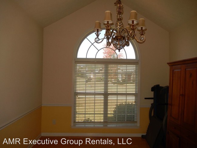 Building Photo - 8025 Orchard Hill Dr