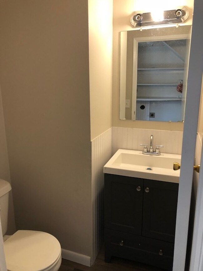 Foto del edificio - Newly Remodeled 4 bedroom 2.5 bathroom Tow...