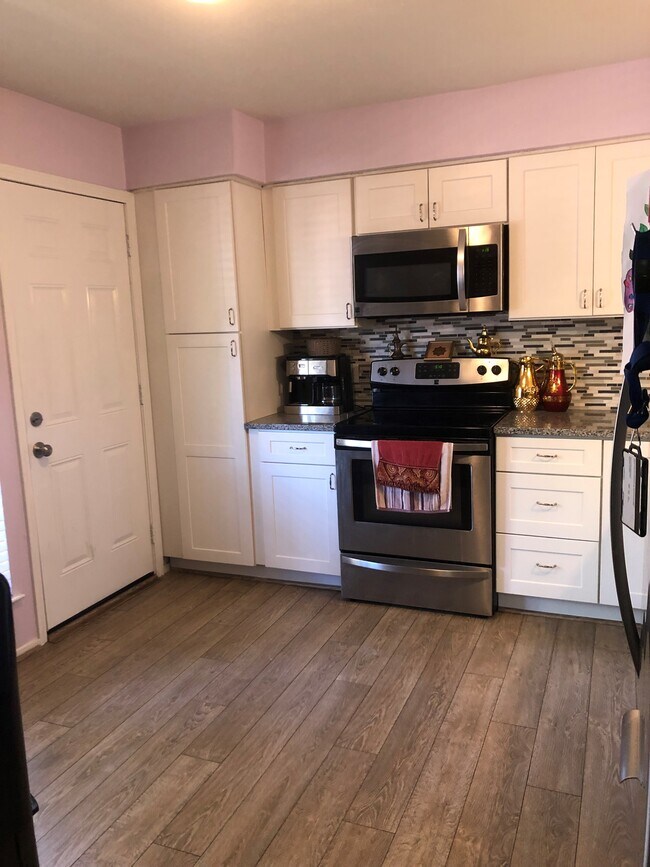Kitchen - 10548 Stone Canyon Rd