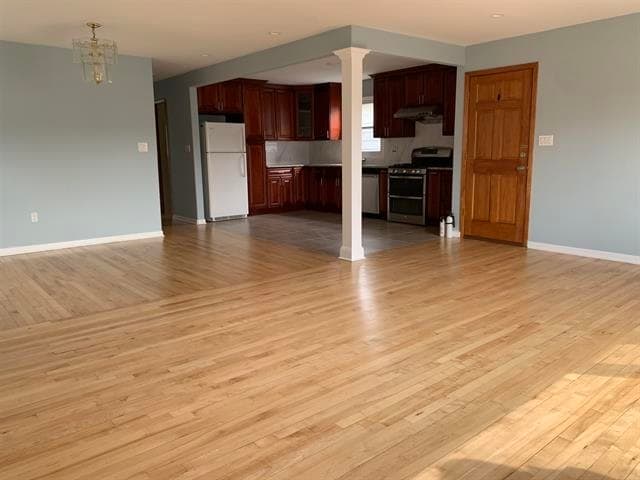 Building Photo - 33 E 51st St