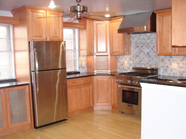 Building Photo - 34 Manor Dr