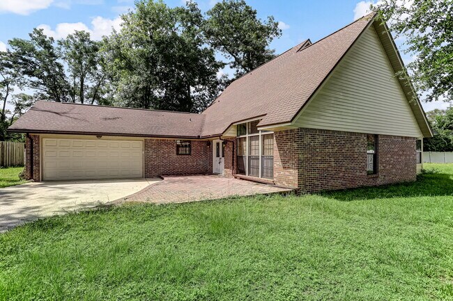 Building Photo - 2138 Hickory Ln