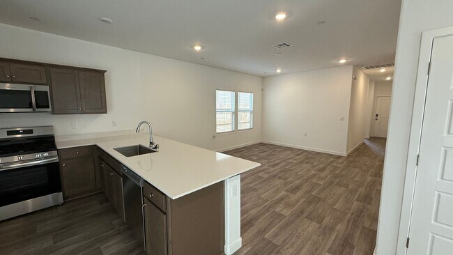 Building Photo - 3-Bedroom, 2-Bath Home in Riverstone