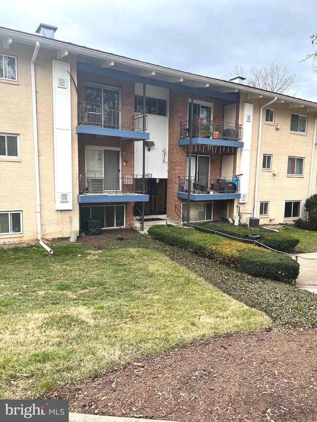 Foto del edificio - 11402 Cherry Hill Rd