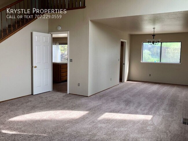 Building Photo - Coming soon! Lovely and spacious Glen Cove...