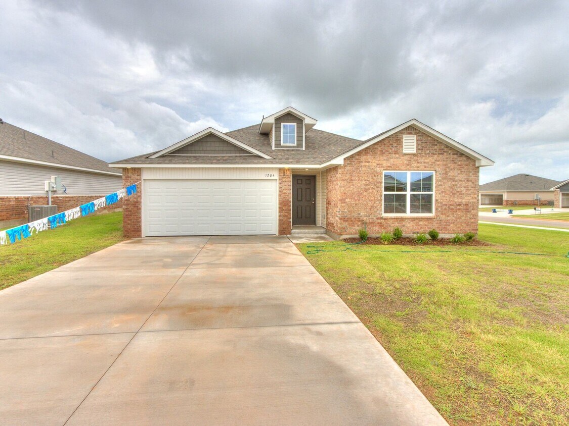 Primary Photo - Beautiful New Home! Mustang Schools!