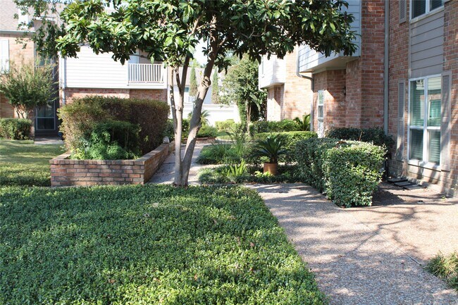Foto del edificio - 5976 Woodway Place Ct