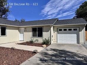Building Photo - 623 SW Balsam Rd