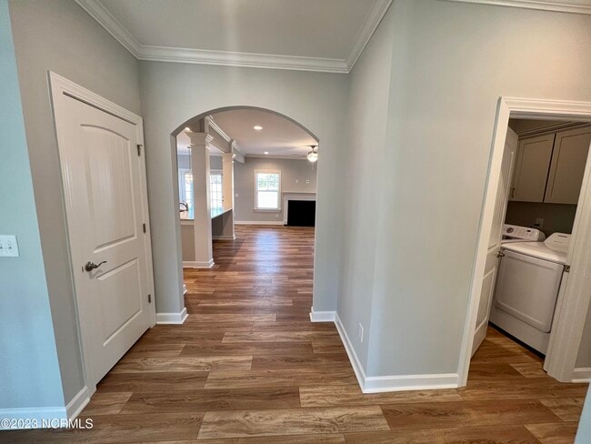 Building Photo - 1233 Pandion Dr