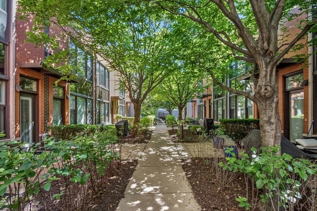 Foto del edificio - 960 N Crosby St