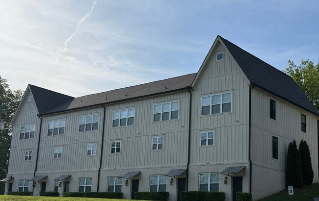 Building Photo - 2747 Jersey Ave