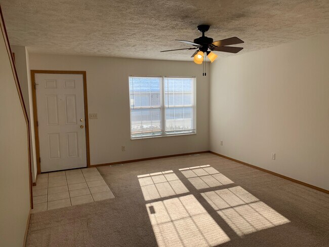 Foto del edificio - 1027 Maple Hill Rd