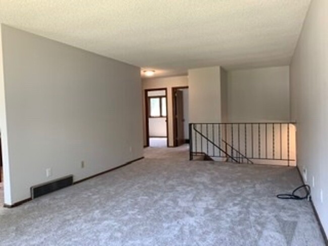 Foto del edificio - 4bd 2ba 2car garage nice NE Minneapolis ne...