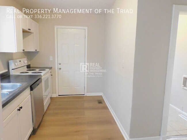 Building Photo - 3BR/1BA in High Point