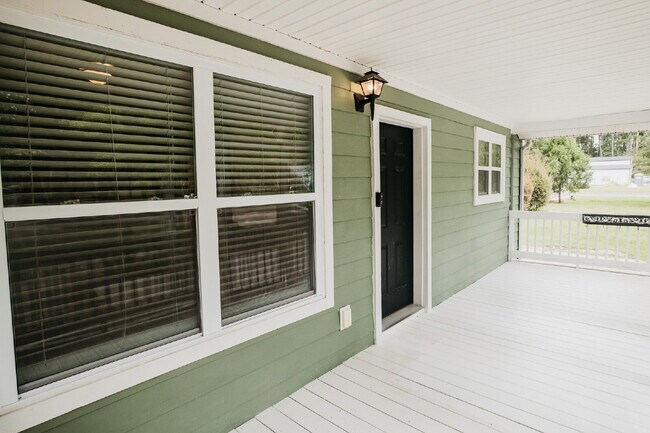 Building Photo - Charming 3 bed, 2 bath Mt. Pleasant Rental