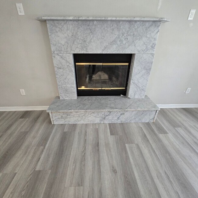 Building Photo - Cozy 3 bedroom, 2 bath located near Fort S...