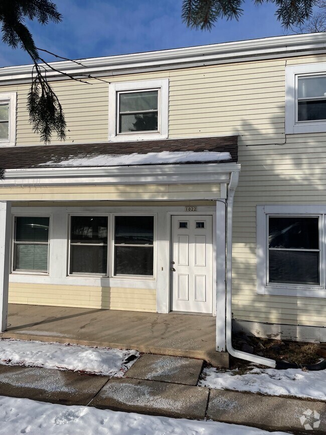 Oak Ridge Student Apartments for Rent Madison, WI 1 Rentals