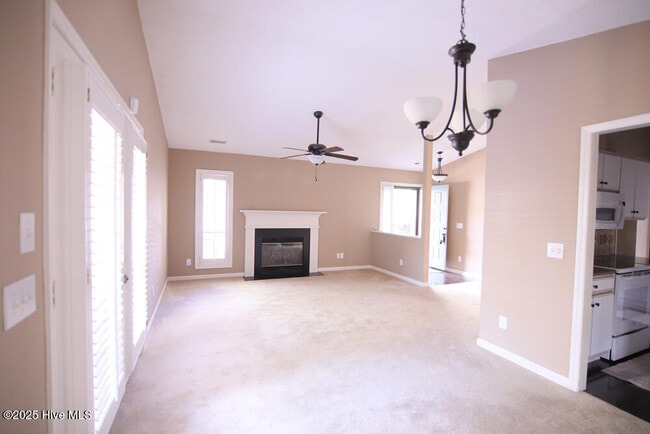 Building Photo - 105 Sunshine Ln