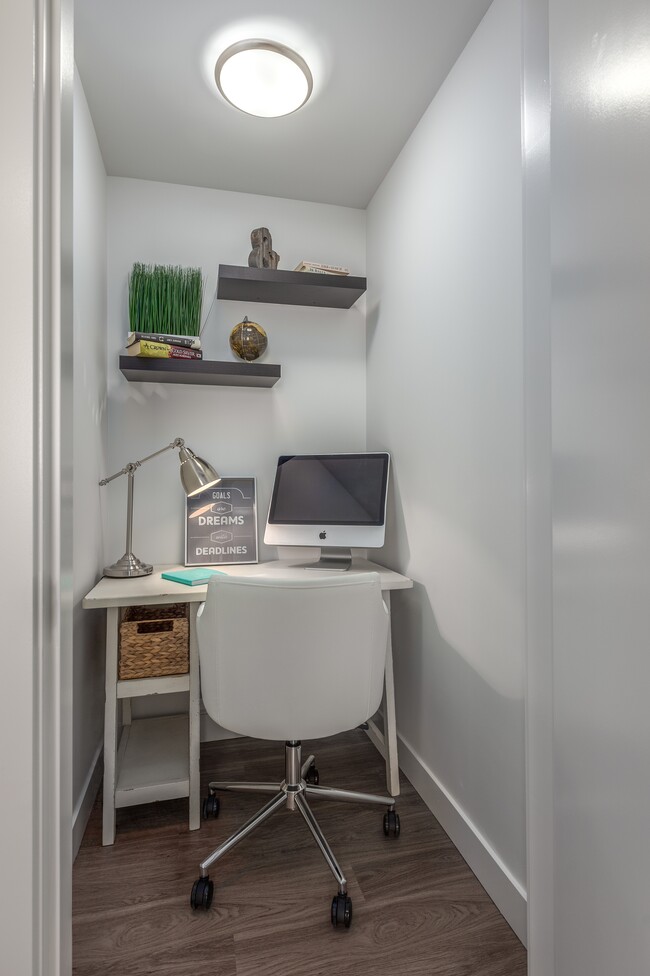 Building Photo - *Special Offer Available* City View 2 Bed ...