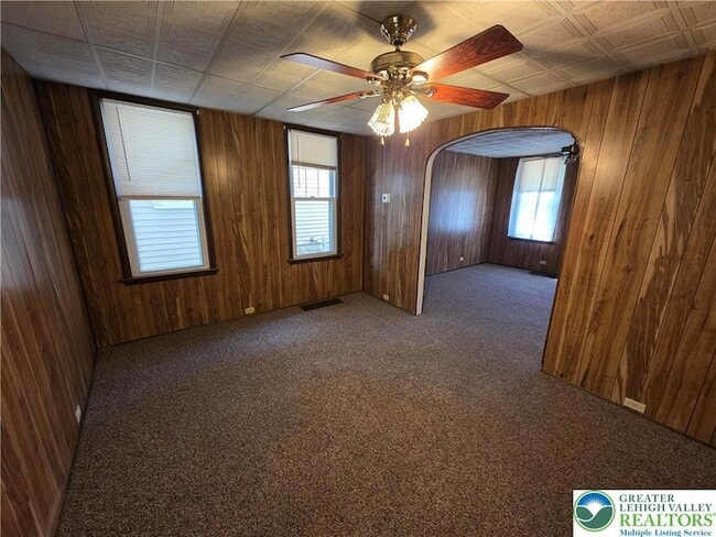Building Photo - 1215 Bushkill St
