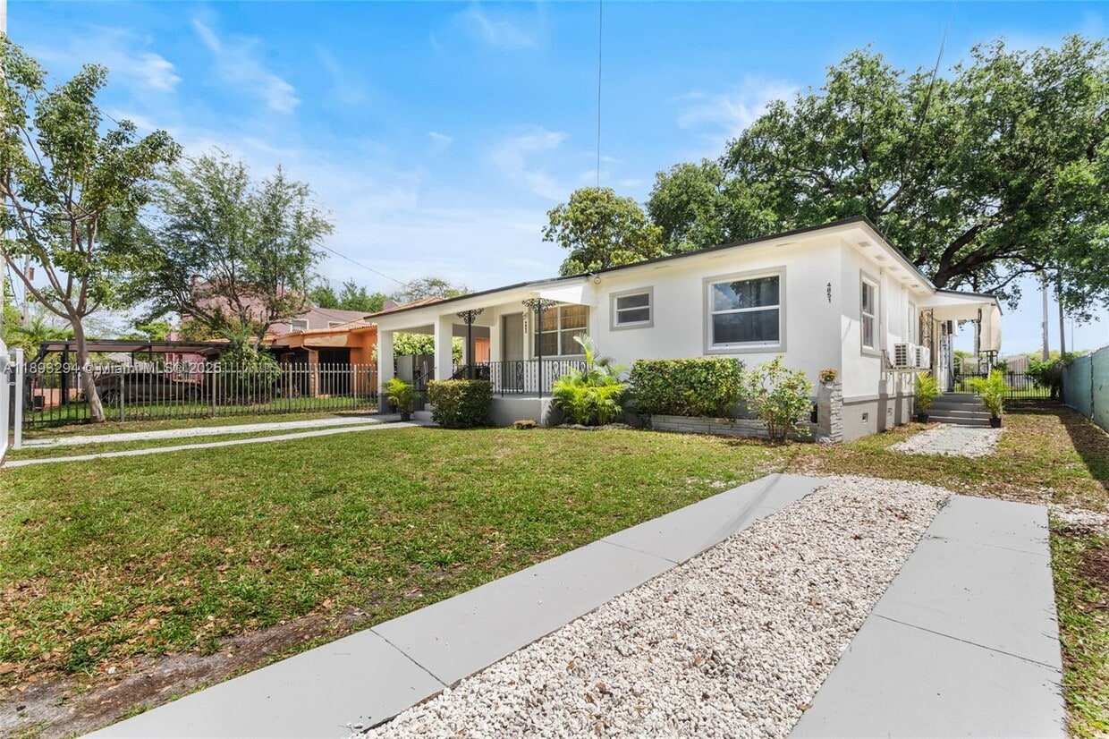 Primary Photo - 4851 NW 15th Ave