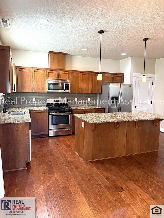 Building Photo - 410 SW Basilone Terrace