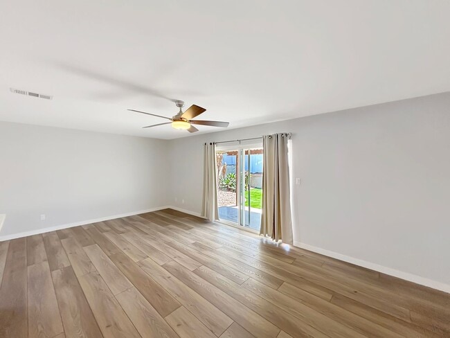 Building Photo - Stunning 3B/3BA House in Serra Mesa w/ 2 C...