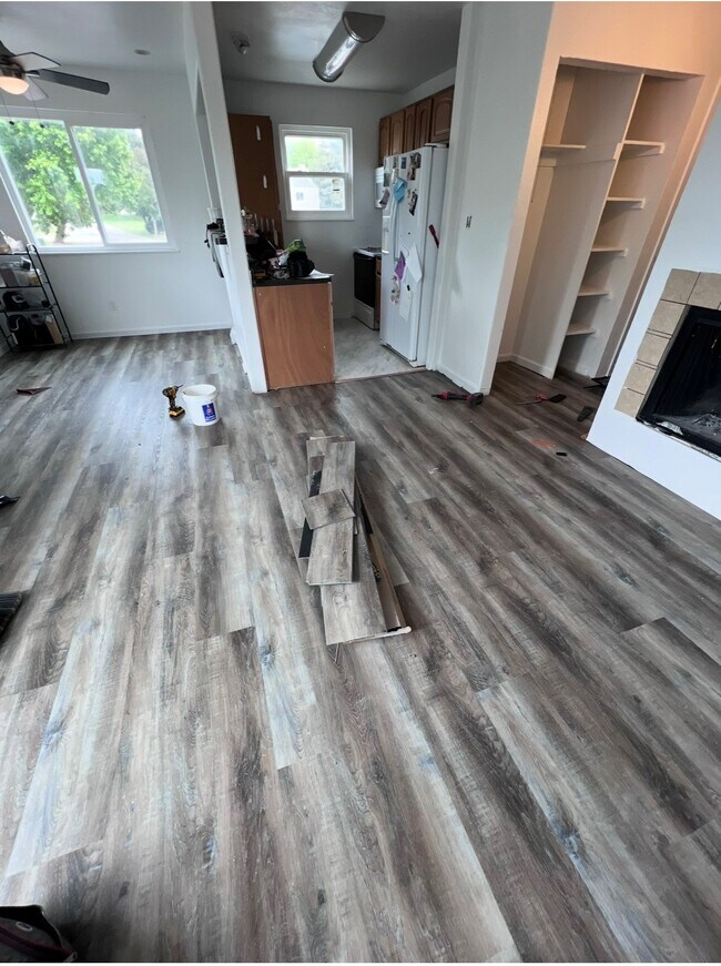 Suelo nuevo - 4571 S Hannibal St
