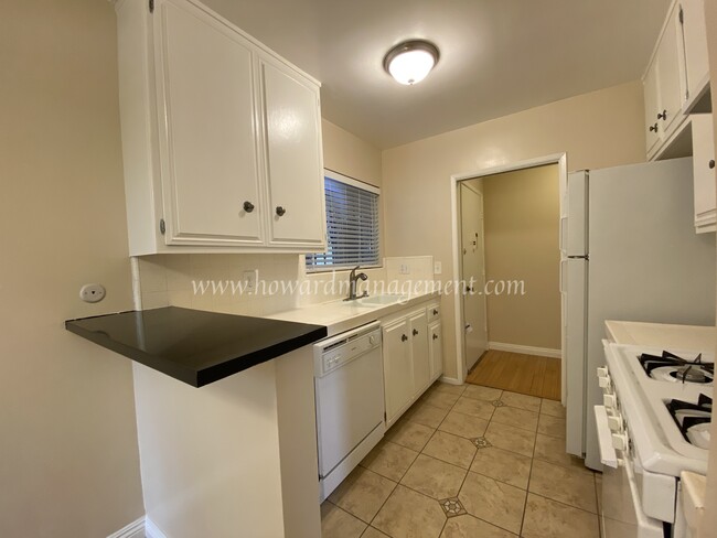 Foto del edificio - 10974 Rose Ave