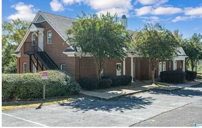 Building Photo - Spacious 2 Bedroom, 2 Bathroom Unit