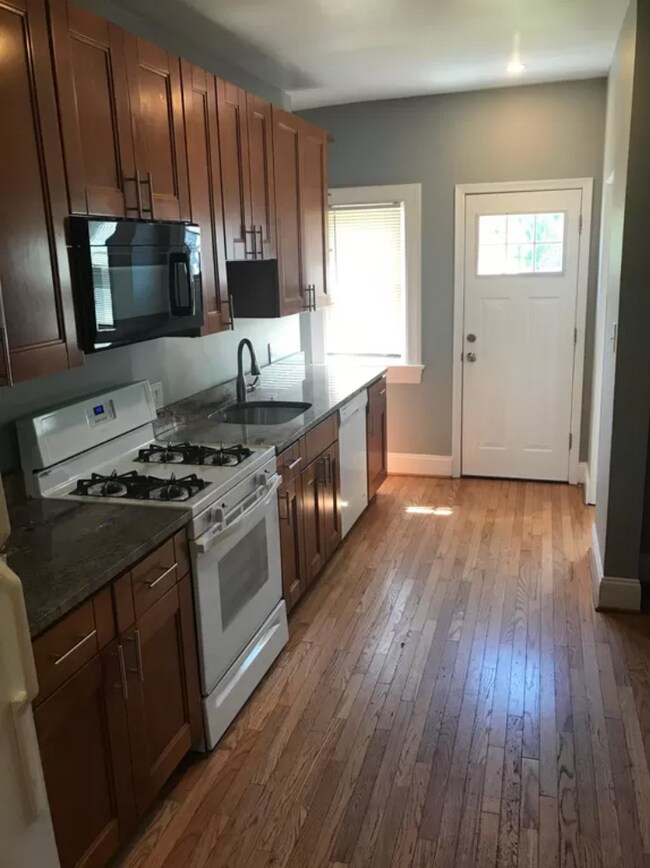 Building Photo - 4121 13th Pl NE