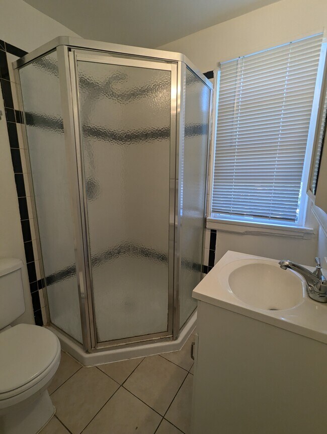 Baño - 85 Virginia Ave