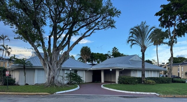 Foto del edificio - 4453 Treehouse Ln