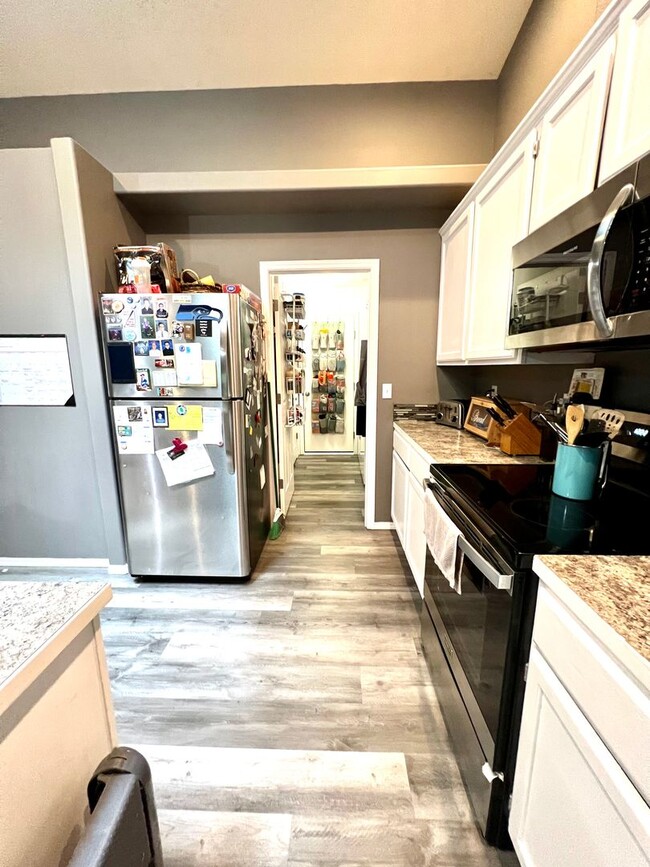 Foto del edificio - Remodeled 3-Bedroom Duplex Home in North G...