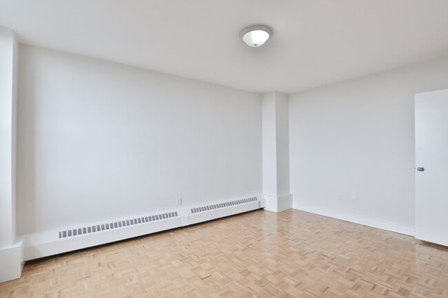 Photo du bâtiment - 70 Cambridge Ave