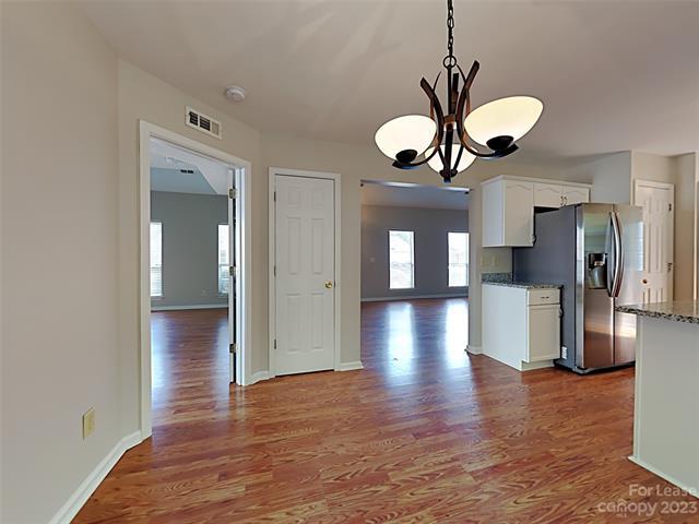 Foto del edificio - 3411 Mayhurst Dr