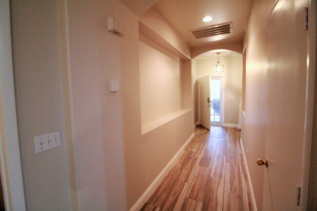 Building Photo - SHOWINGS AVAILABLE NOW