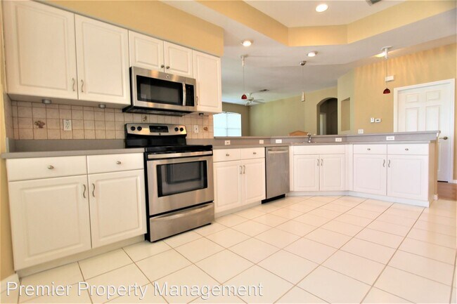 Foto del edificio - 9660 Village View Blvd