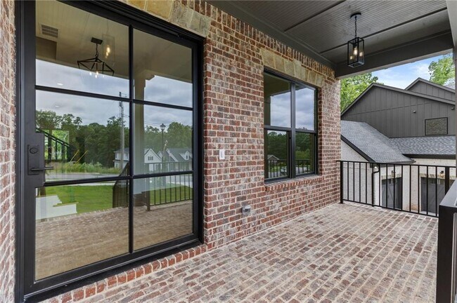 Foto del edificio - 6120 Hutchins Dr