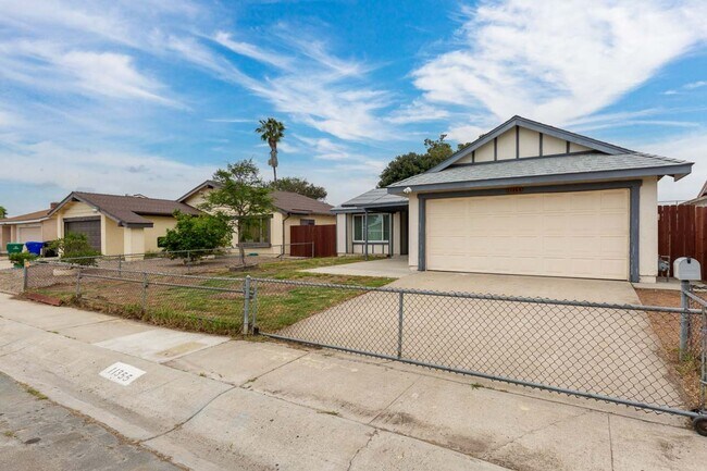 Foto del edificio - 3 bed, 2 bath Single Family Home in Mira Mesa