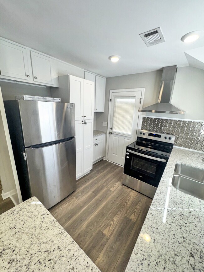 Foto del edificio - Newly Updated Jefferson Home with Spacious Backyard