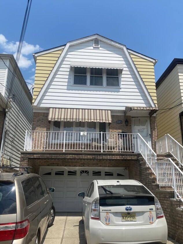 Primary Photo - 185 W 51st St