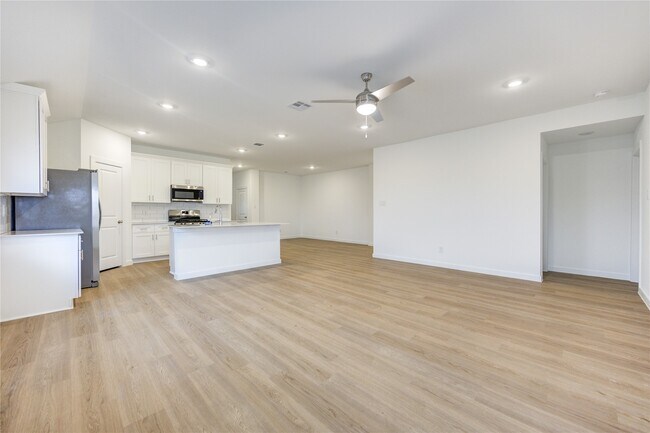 Building Photo - 1502 Splashing Wave Dr