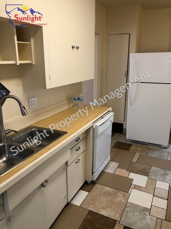 Foto del edificio - 3 Bed 1.5 Bath Home on Large Corner Lot